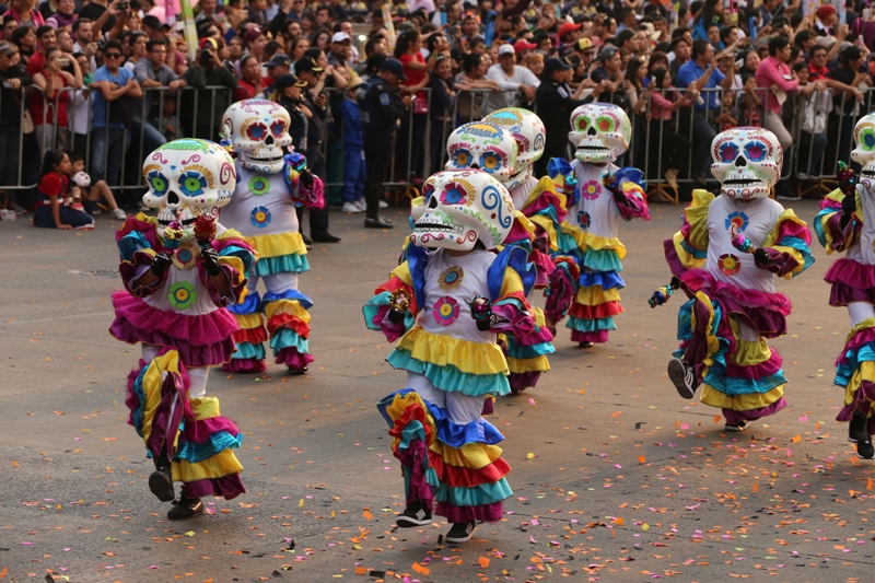 La danza colorida de las calacas