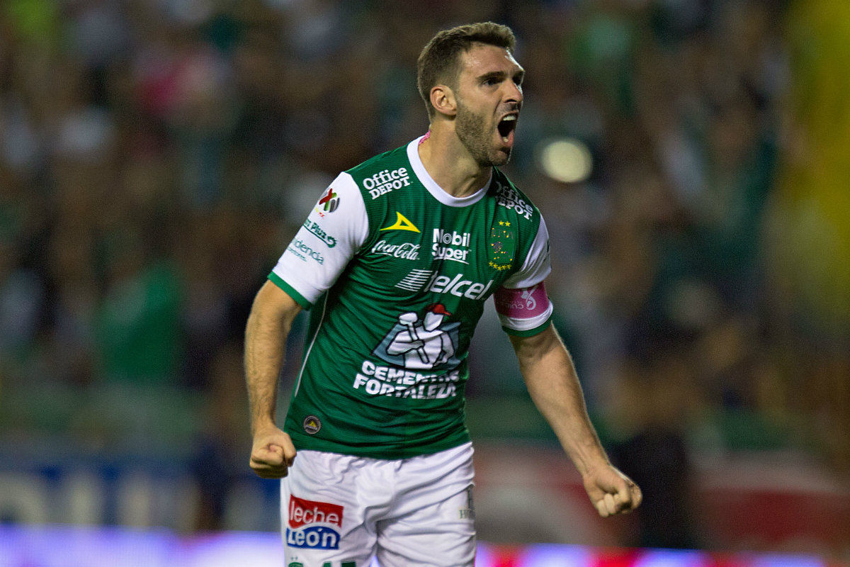 Mauro Boselli en festejo de gol