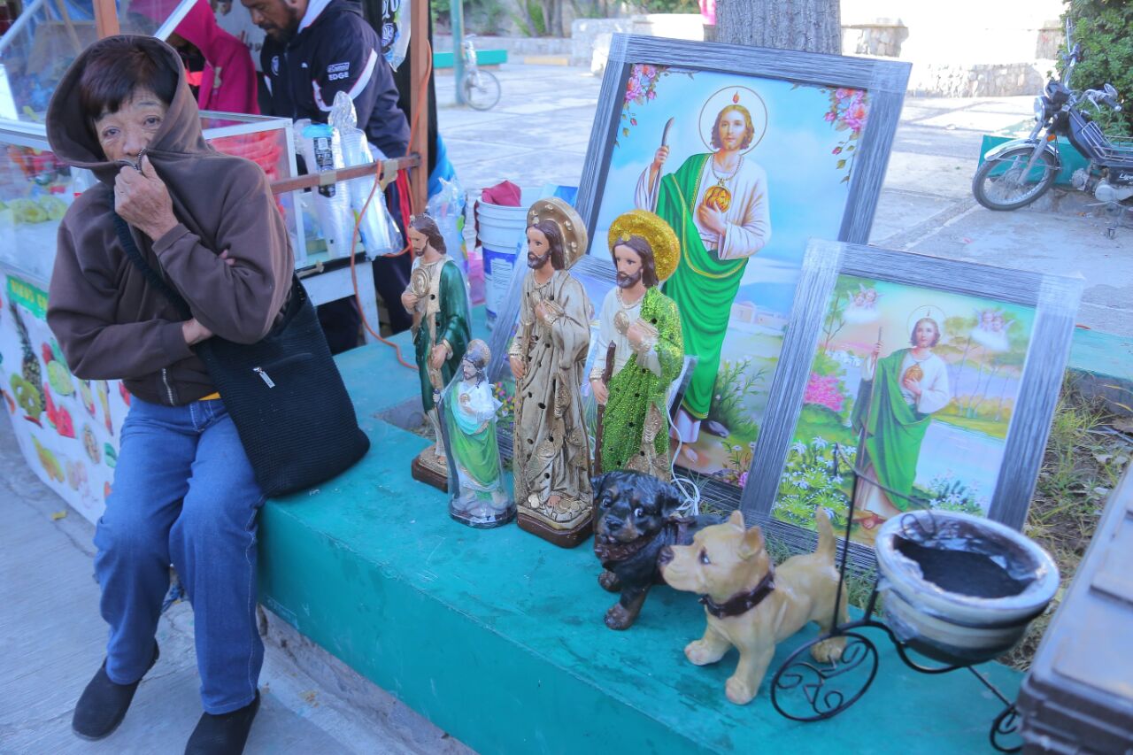 Este sábado el frío ya se sintió pero no impidió acudir a la iglesia de San Judas.