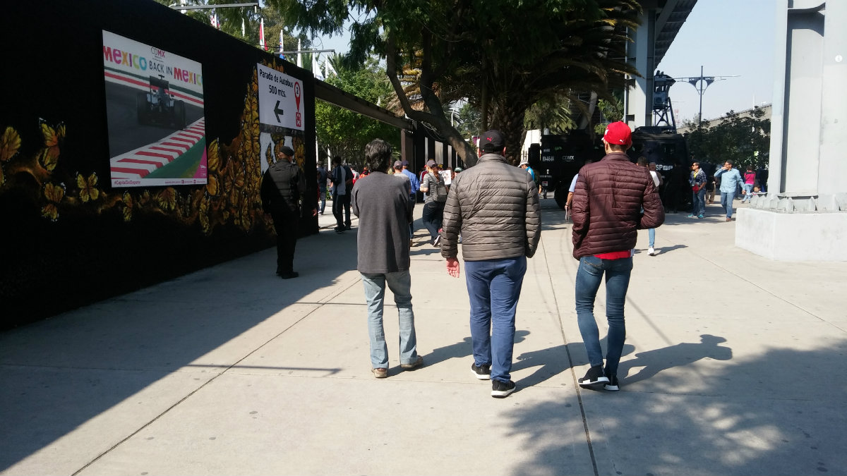 Comienzan a llegar los aficionados al Autódromo Hermanos Rodríguez