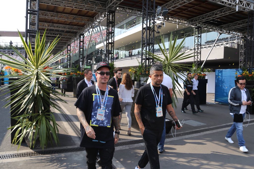 J Balvin en el gran Premio de México