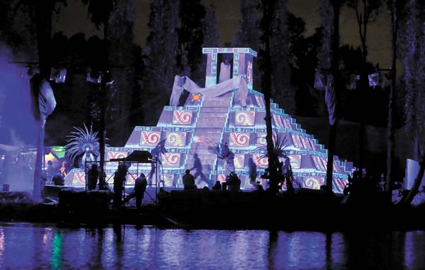 La obra se presenta en el embarcadero de Cuemanco.