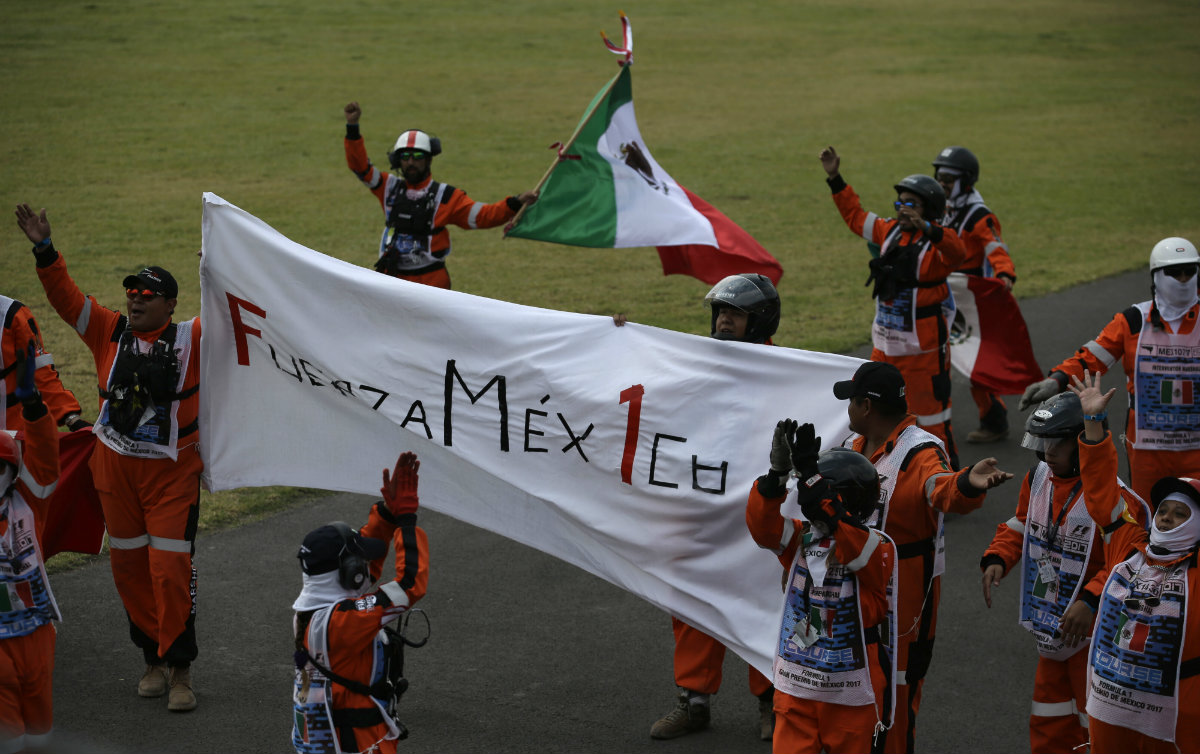 Rescatistas del terremoto en México presentes en el Autódromo Hermanos Rodríguez