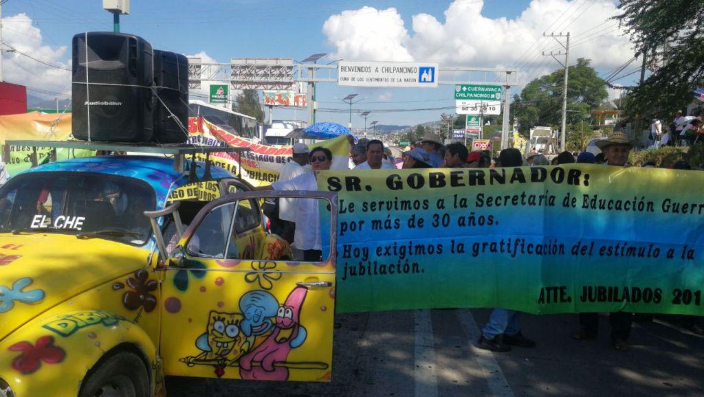 La dependencia les ofreció estímulos de 80, 100 y hasta 120 mil pesos, sin embargo, sólo les han liberado el 30 por ciento.