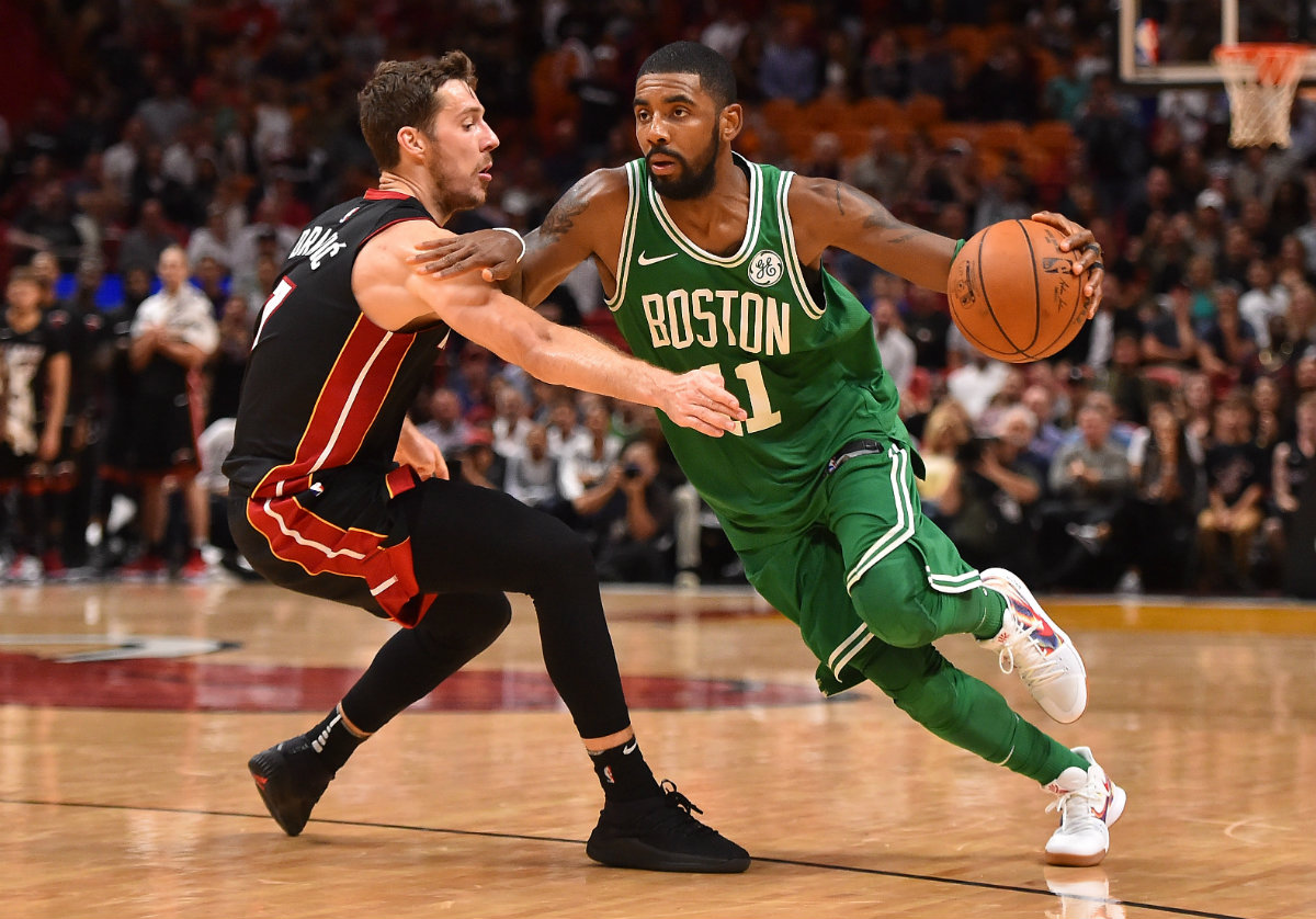 Kyrie Irving supera sin problemas a Goran Dragic 