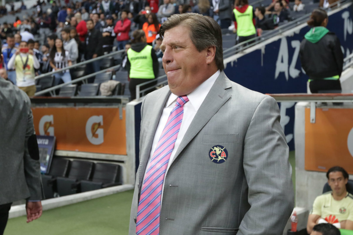 Miguel Herrera en el partido contra Monterrey