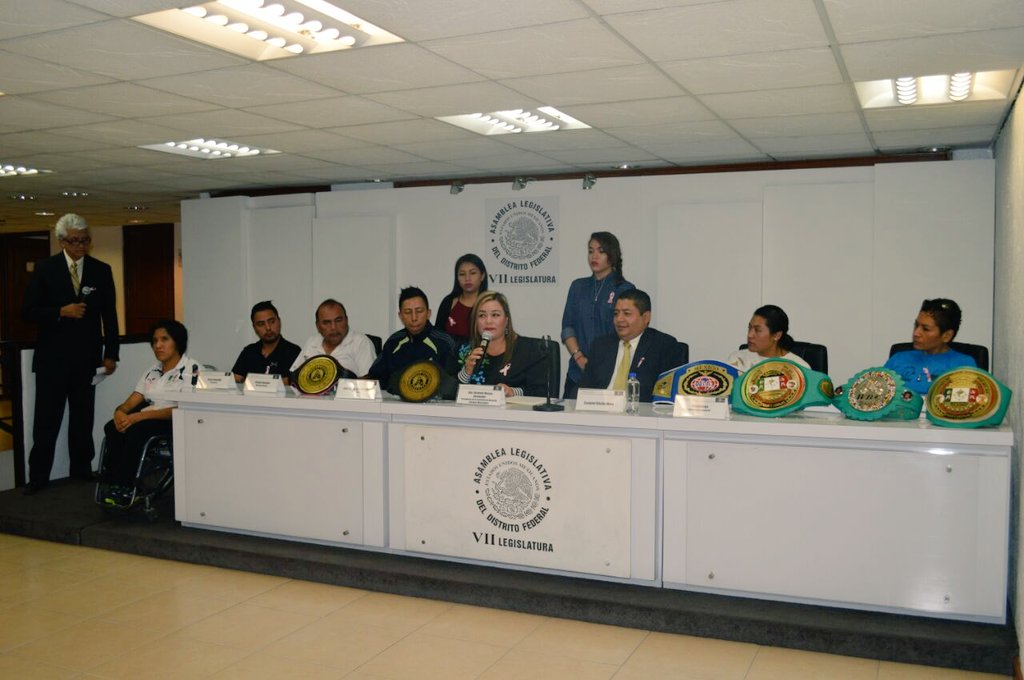 Presentación del torneo de box Puños Rosas 2017