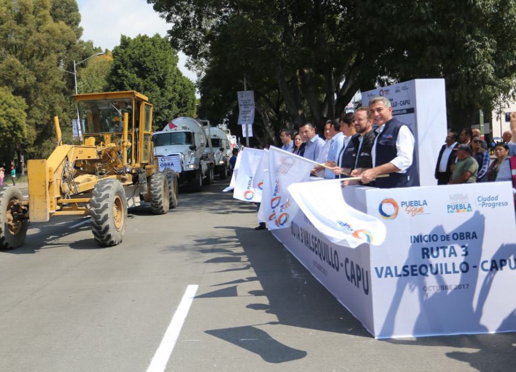 Antonio Gali, gobernador de Puebla, durante la inauguración de la Línea 3 de la Red Urbana de Transporte Articulado.