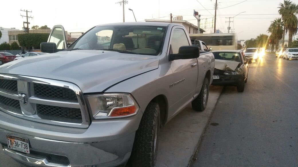 El conductor de la camioneta no respetó el paso y provocó el choque.