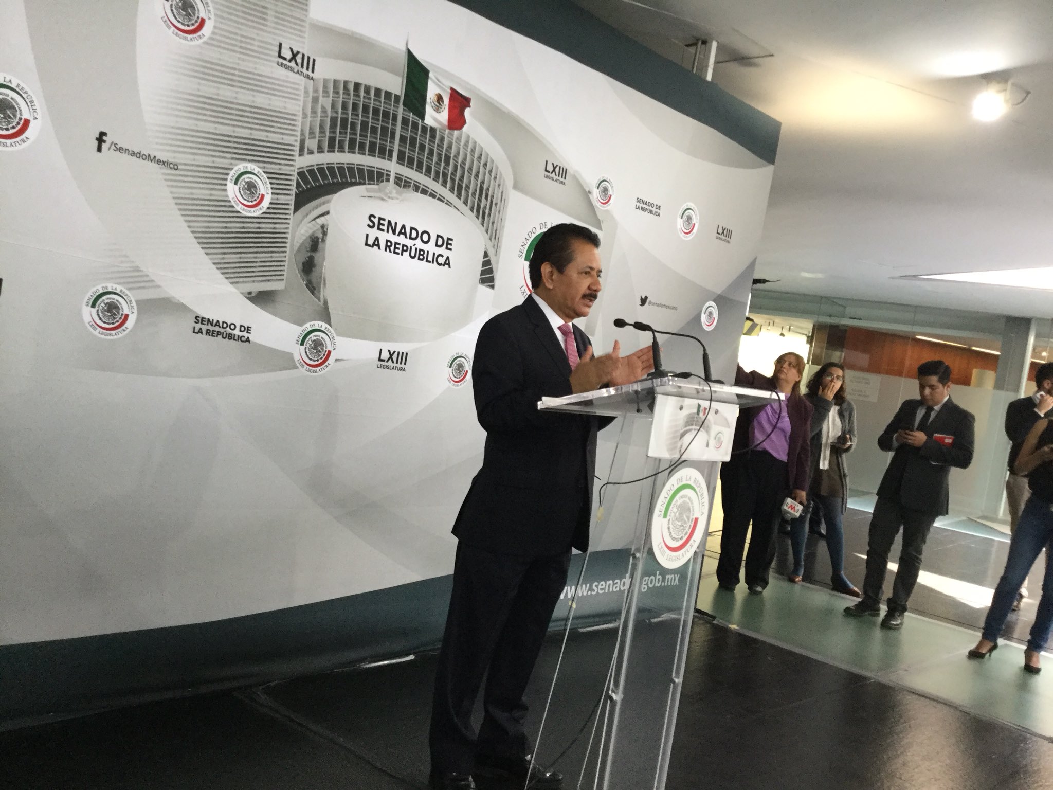 El coordinador del PRD en el Senado, Luis Sánchez, advirtió que seguirán firmes en el caso de la Fepade.
