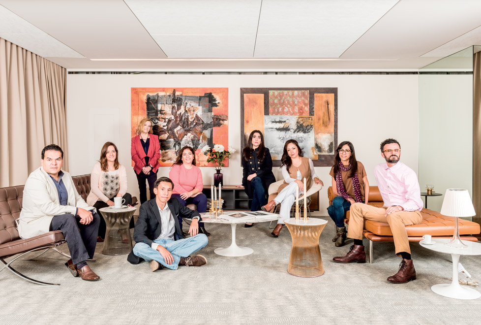 De izquierda a derecha: Miguel Reyes, gerente de Arte; Regina Reyes-Heroles, editora Ciudad de México; María Caccini, redacción; Emiliano González, re