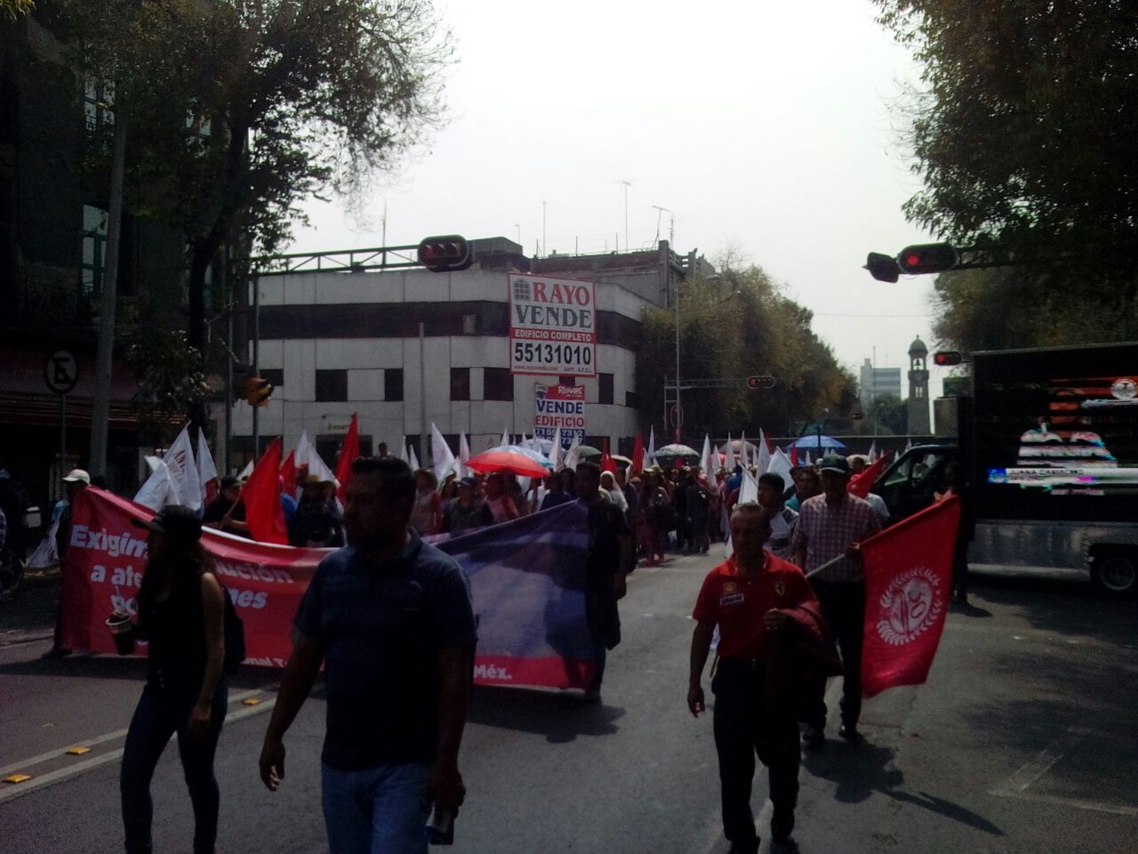 Los manifestantes señalan que más de 2 mil viviendas están dañadas en la zona.