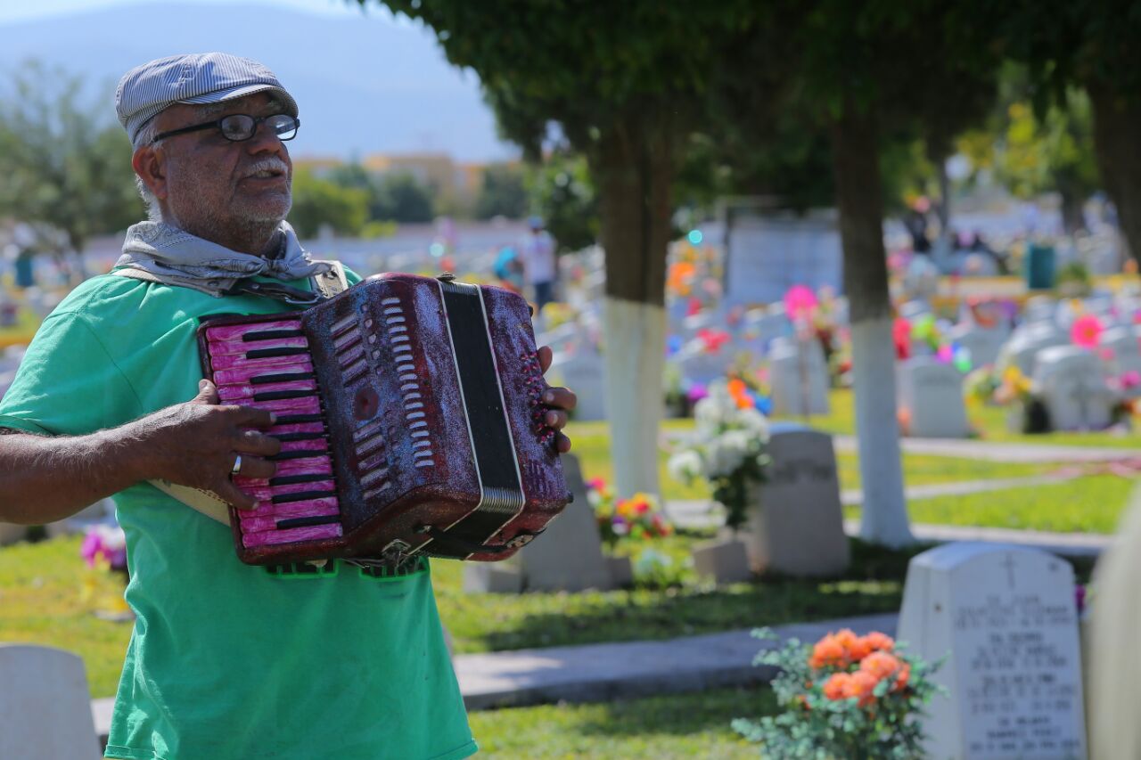 Canciones de Cri Cri sonaron en el Panteón Jardines del Tiempo de Torreón.