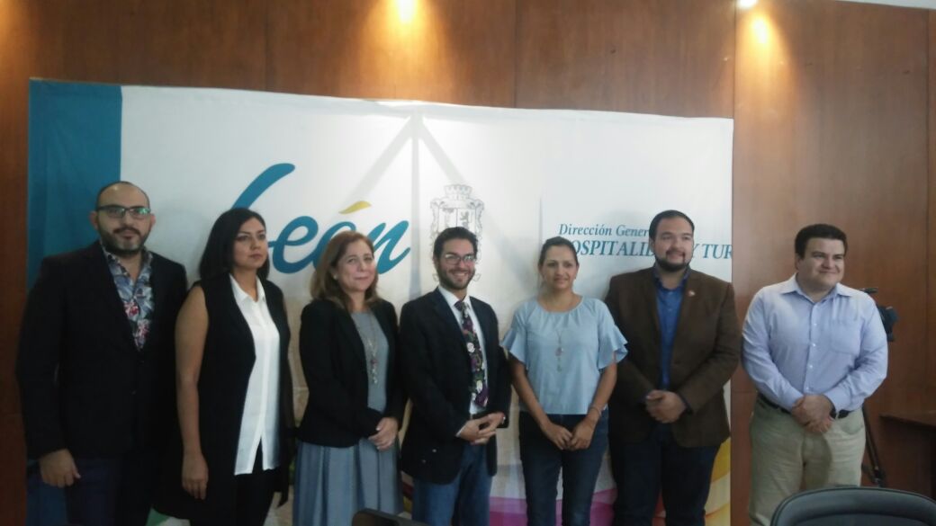 Integrantes de varias dependencias municipales, en la presentación de las 22 actividades en la ciudad. 