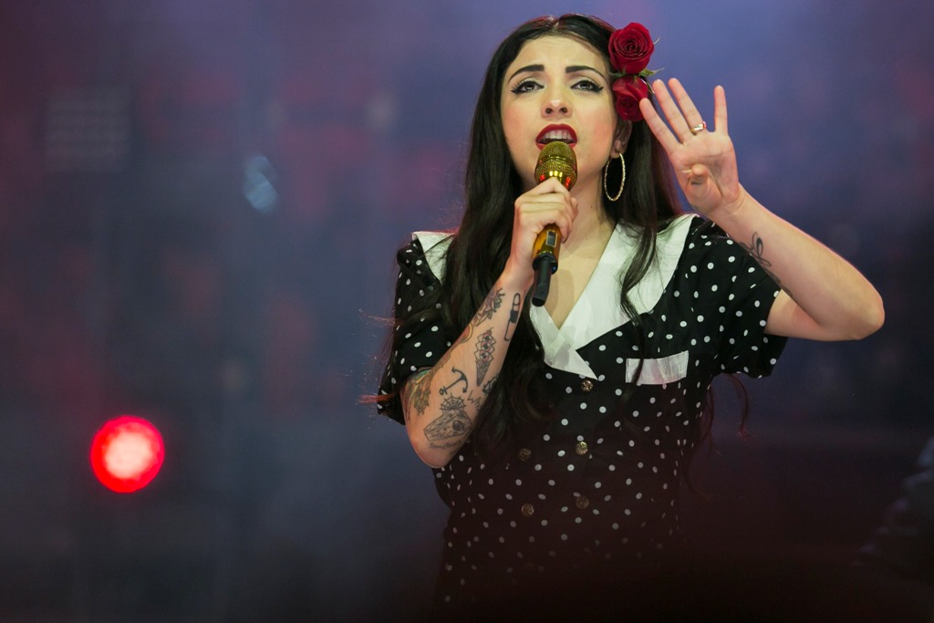 Mon Laferte abrió el concierto en el Palacio de los Deportes. 