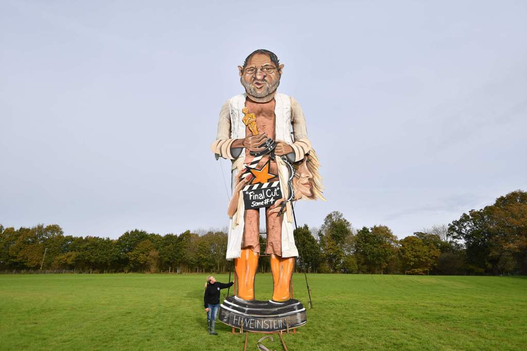 El pueblo de Edenbridge se ha dado a conocer por quemar, junto a la de Guy Fawkes, efigies de personajes conocidos.   