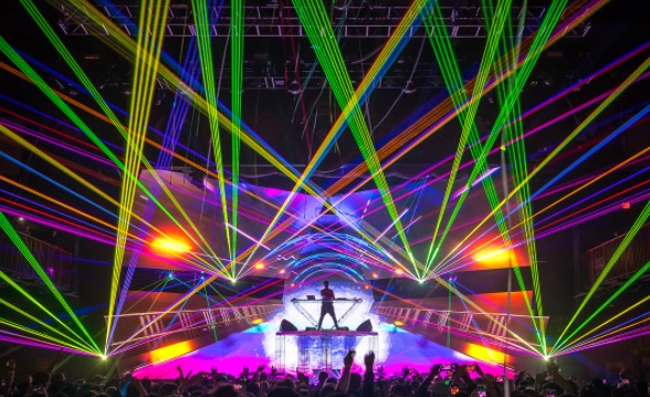 Zedd presentó su más reciente disco 'True Colors' en el Pepsi Center. 