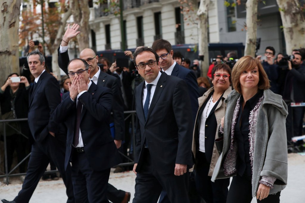 En la Audiencia Nacional estaban citados los 14 miembros del gobierno catalán depuesto y, en el Tribunal Supremo, seis diputados.