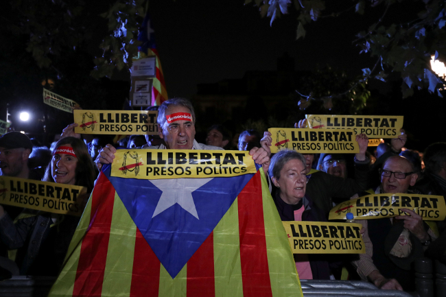 Las protestas para exigir la liberación de los ocho ex miembros del gobierno.