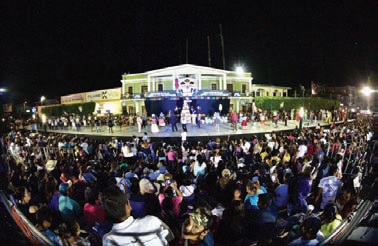 Alrededor de 20 comparsas participaron.