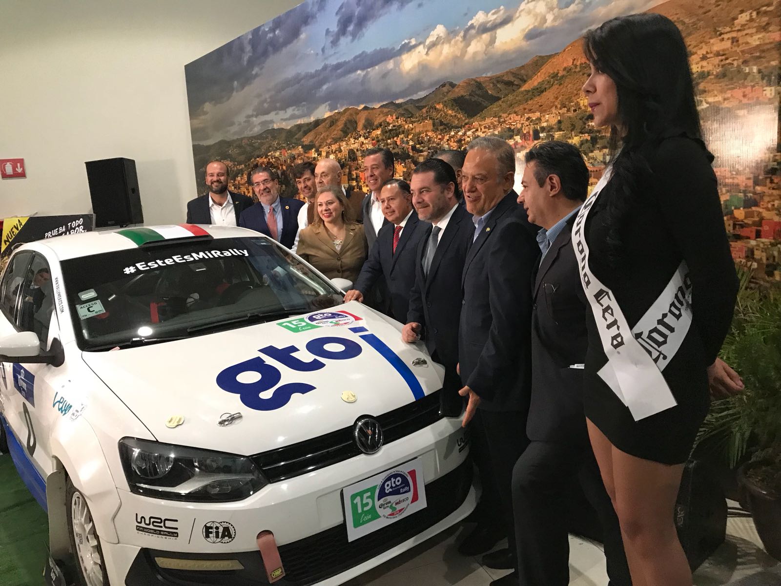 El gobernador Miguel Márquez junto al comité organizador del Rally GTO. 