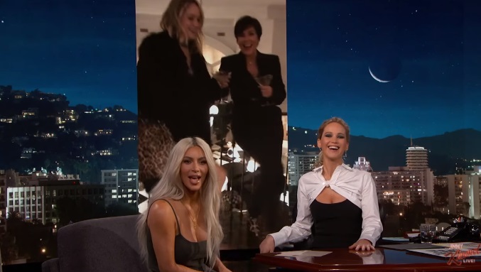 Jennifer Lawrence revela que se puso ebria con la madre de Kim Kardashian.