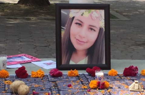 Ofrenda de sus compañeros de escuela. 