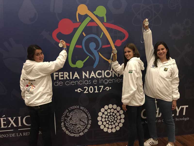 Samantha Serna, Alejandra Pérez-Merodio y Susana Sosa, del Instituto Cumbres y Alpes de Torreón.