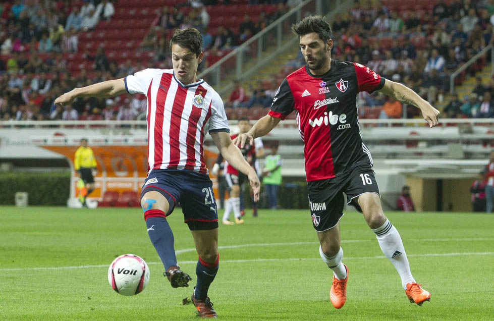 Carlos Fierro y Facundo Erpen, en el Clásico del pasado 25 de octubre.