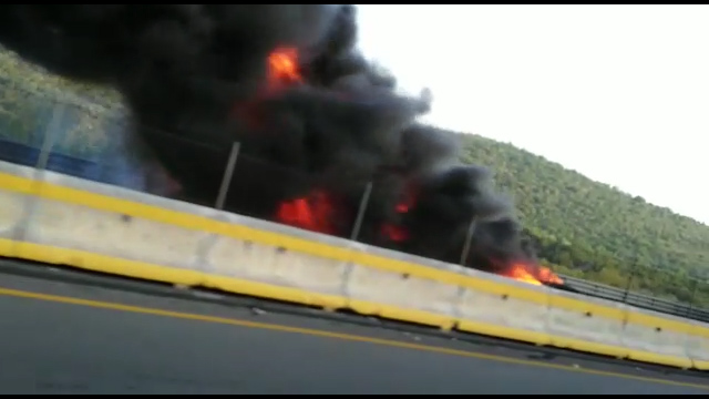 Cierran carretera Monterrey-Laredo por incendio