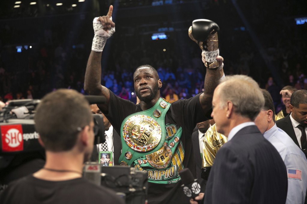 Deontay Wilder defiende con éxito su título del CMB