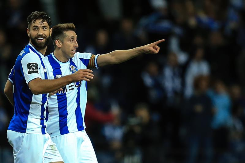 Héctor Herrera anotó y ayudó con una asistencia