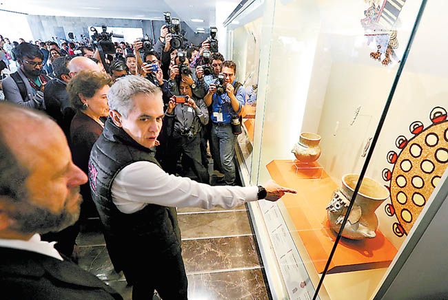 El mandatario capitalino afirma que la ciudad aún tiene suficiencia presupuestal para atender a damnificados. 