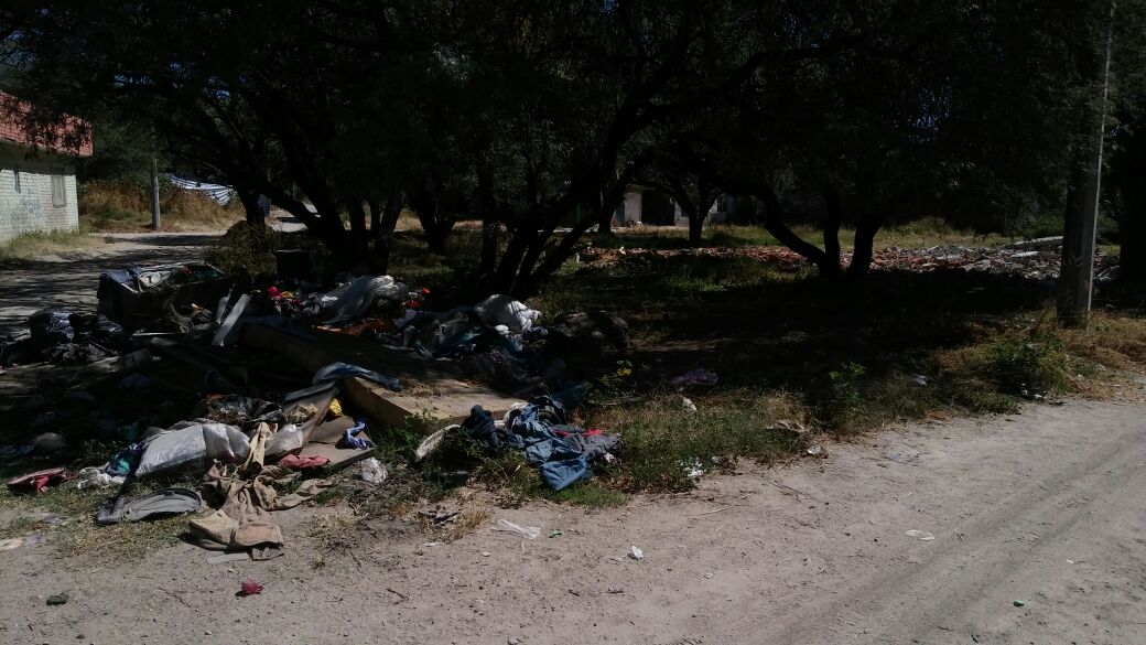 En la colonia Valle Hermoso los vecinos piden que se sancione a cualquier persona que deje sus escombros o tire basura. 