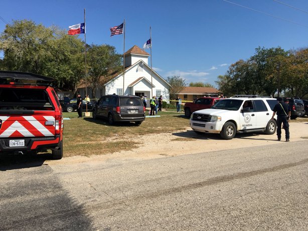 El hombre entró a la iglesia cerca del mediodía y disparó contra los asistentes.
