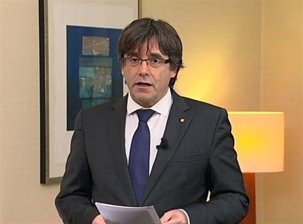 El ex presidente de Cataluña, Carles Puigdemont, se entregó a la policía belga.