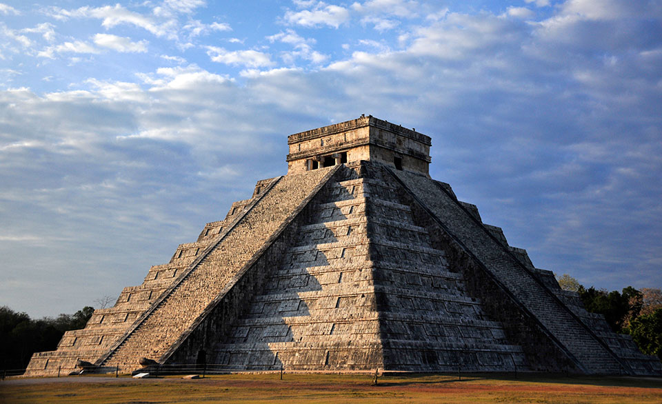 Falso, que Kukulkán "descienda" de la pirámide de Chichén Itzá.