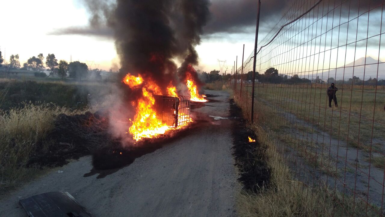 Tras unos minutos, el fuego fue controlado; no se reportan personas lesionadas. 