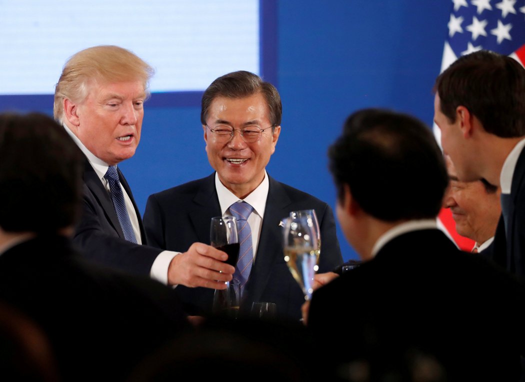 Trump presionó a Pyongyang para que abandone su plan armamentista nuclear, pero en tono optimista insinuó confiada aunque vagamente que “al final, tod