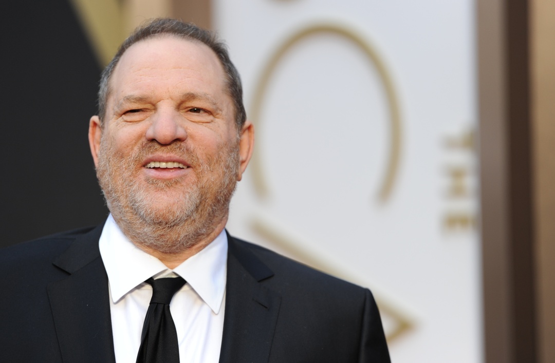 Weinstein "personalmente monitorizaba el progreso de estas investigaciones", usando inclusive a "ex empleados de su estudio para conseguir nombres y h