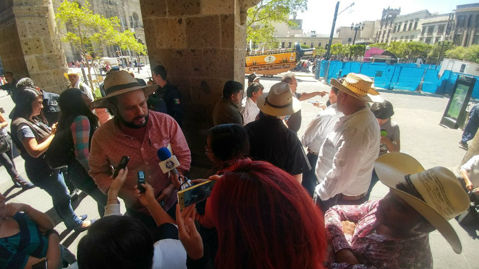 El grupo contrario explica que el nuevo modelo es una imposición que no aceptarán.