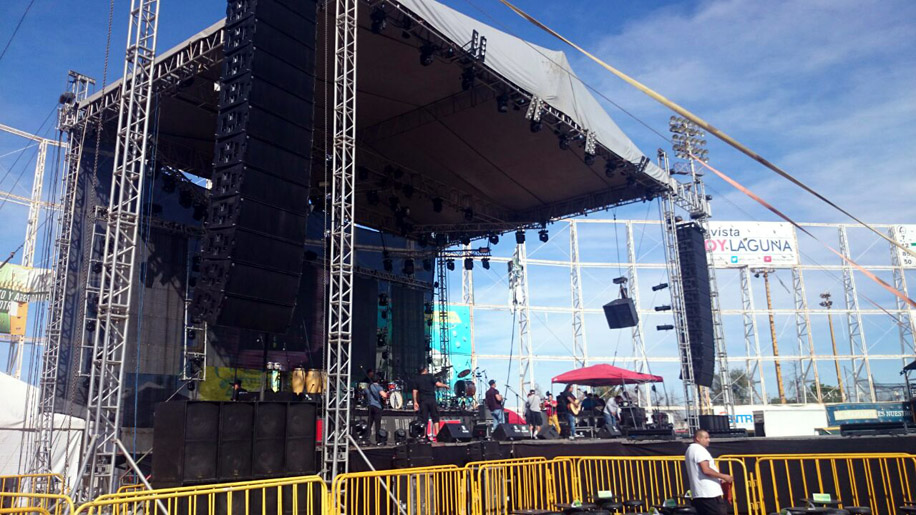 Los escuchas laguneros llegaron a hacer fila desde temprano.