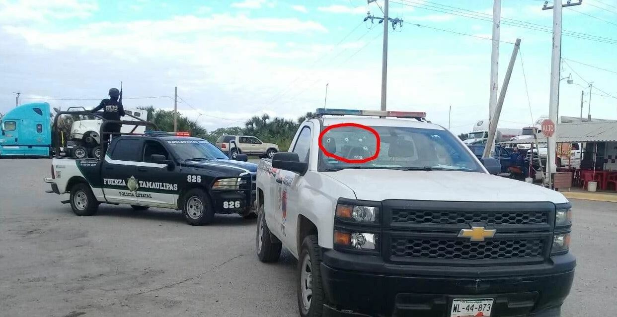Camioneta baleada, que era utilizada por el director de Tránsito de Aldama.