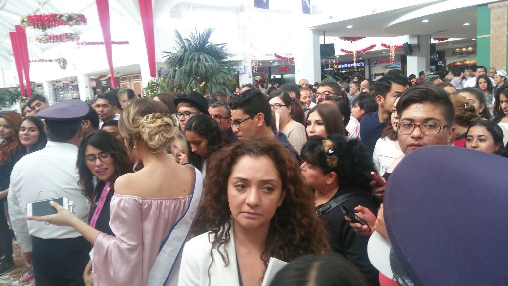 Cientos de laguneros asistieron al evento para presenciar la visita de la 'heredera millonaria'.