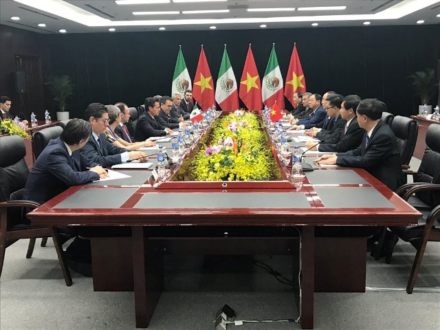 El presidente Enrique Peña Nieto participó en una reunión con su homólogo de Vietnam. 