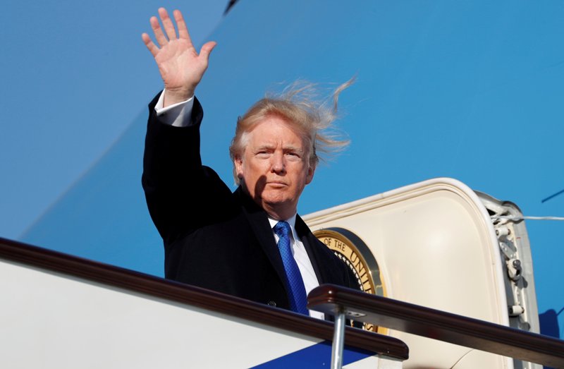 Trump partió desde el aeropuerto de Pekín con destino a Danang, Vietnam.