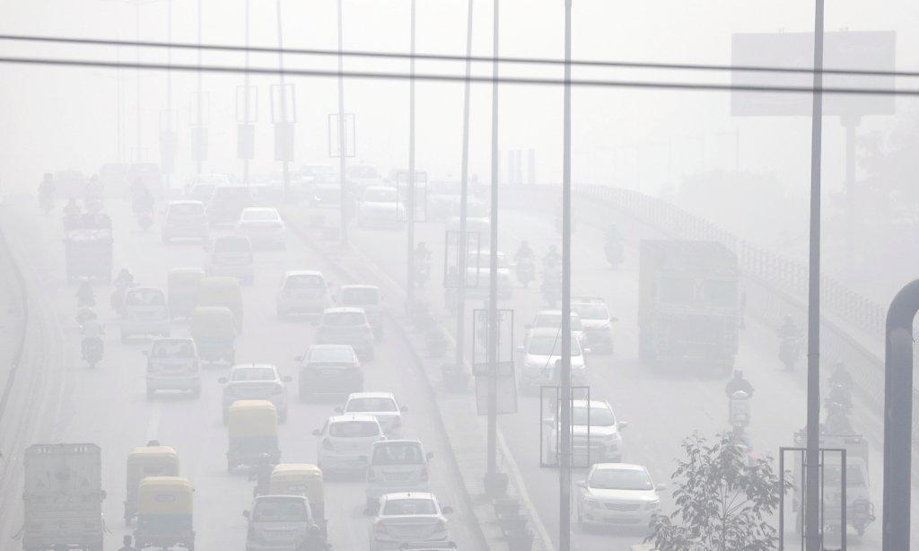 La quema ilegal de cultivos, las emisiones de los vehículos y el polvo de la construcción han provocado una crisis ambiental en Nueva Delhi.