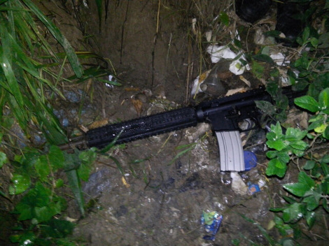 Las armas, vehículos y personas aseguradas fueron puesta a disposición de la PGR.