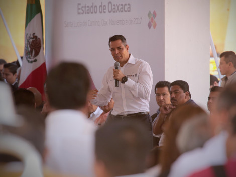 El gobernador de Oaxaca, Alejandro Murat puso en marcha el Programa de Modernización del Transporte Público en la modalidad de taxi, que permitirá ren