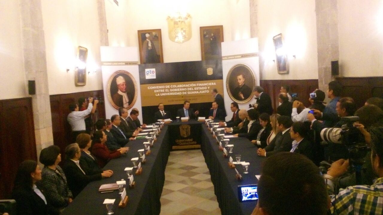 La inversión se anunció en el salón del Consejo General de la Máxima Casa de Estudios del Estado. 